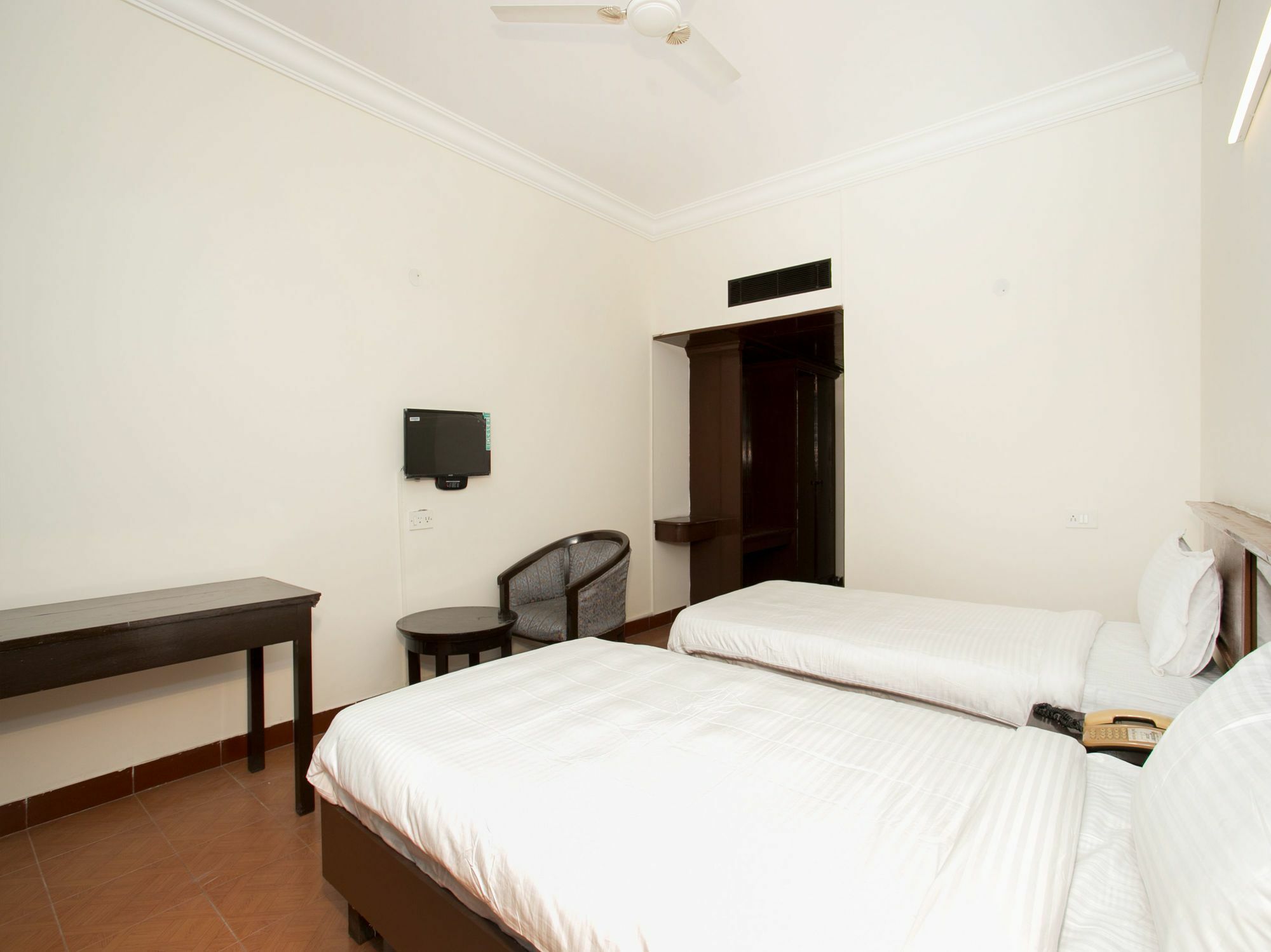 Hotel Golden Gates Bangalore Exterior foto