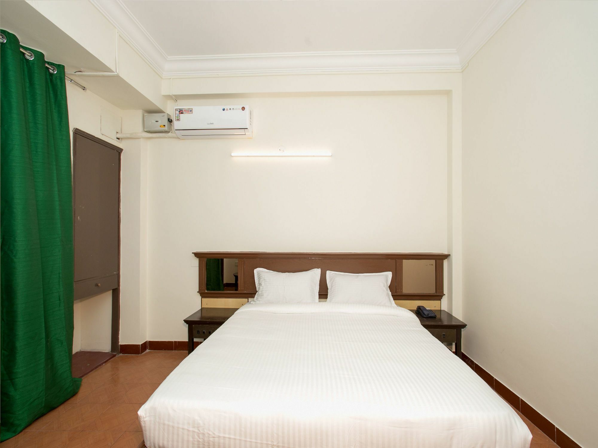 Hotel Golden Gates Bangalore Exterior foto